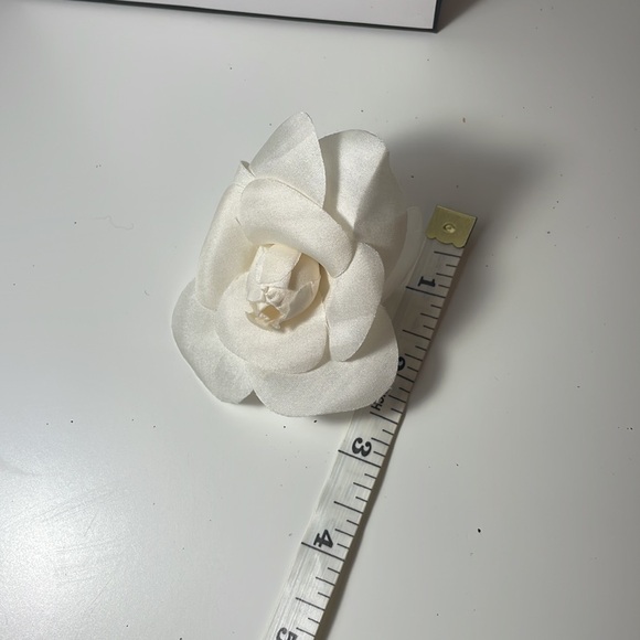 AUTHENTIC Chanel Pin Brooch satin flower - Picture 10 of 11